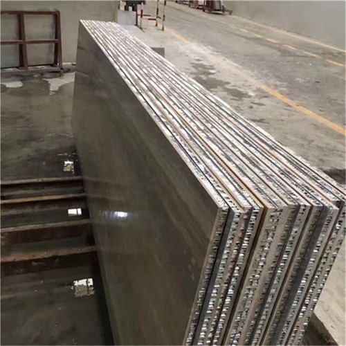 上海噴涂蜂巢鋁板供應(yīng)商 解析氟碳蜂窩鋁單板與吸音復(fù)合蜂窩鋁板的加工優(yōu)勢(shì)